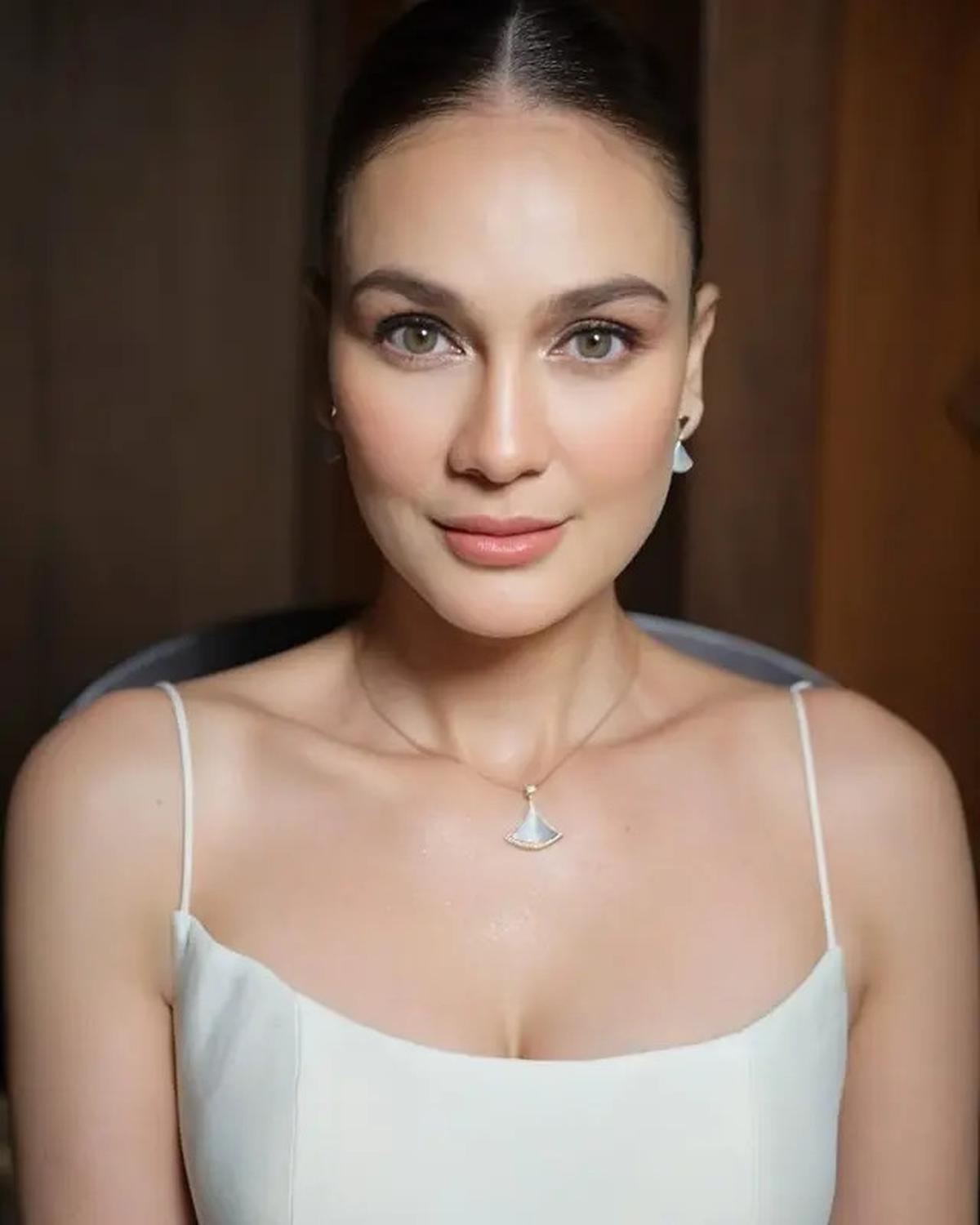 Gaya Mewah Serba BVLGARI Luna Maya di Momen Resepsi, Total Perhiasannya Capai Rp5,3 Miliar