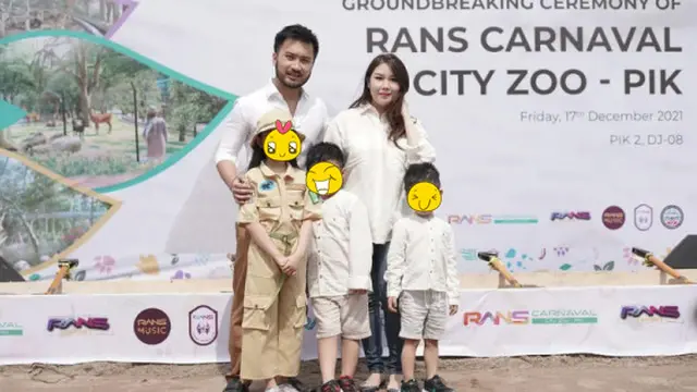 Jarang Tersorot, Ini 6 Potret Mesra Rudy Salim dan Istri