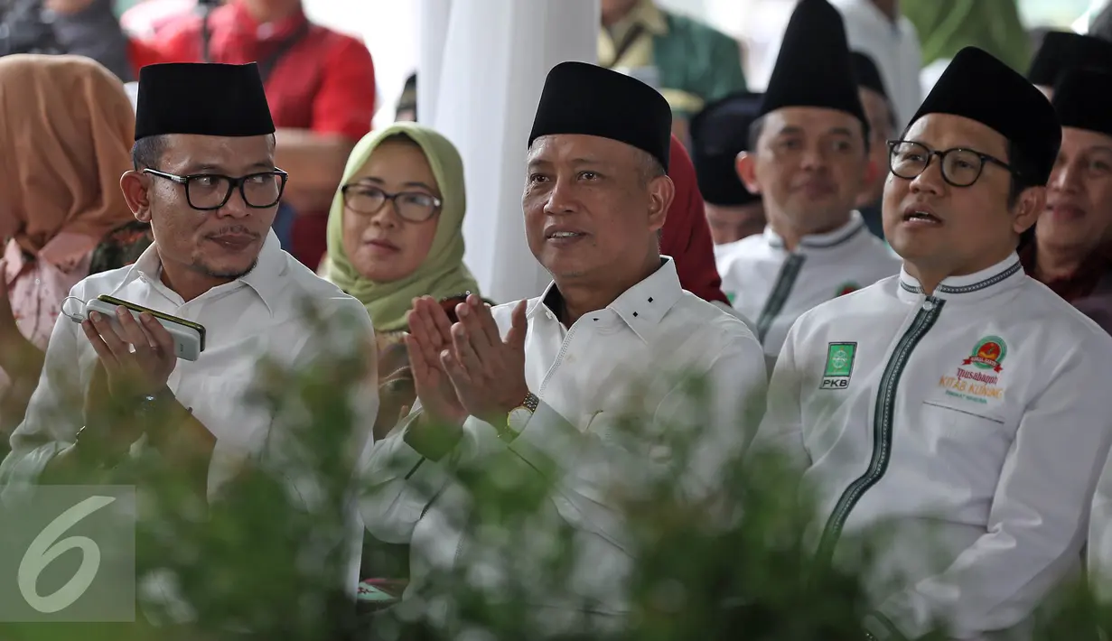Kika: Menaker Hanif Dhakiri, Ketua Umum PKB Muhaimin Iskandar dan Menristekdikti  Muhammad Nasir saat menghadiri pembukaan Musabaqoh Kitab Kuning Tingkat Nasional PKB, Jakarta, Senin (12/5/2016). (Liputan6.com/Faizal Fanani)