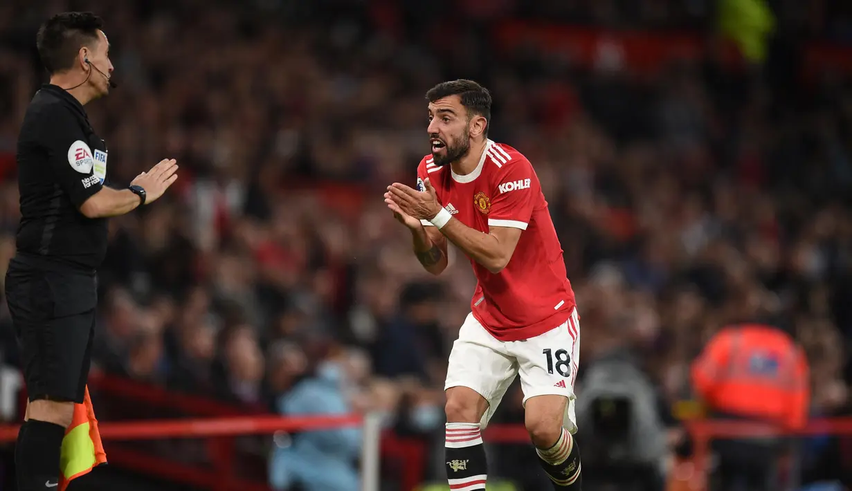 Performa buruk juga diperlihatkan kembali oleh Bruno Fernandez ketika disetiap pertandingan liga Inggris Manchester United tertinggal terlebih dahulu. (AFP/Oli Scarff)