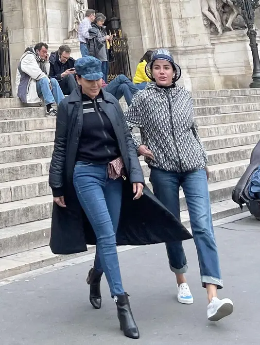 Berbagai foto saat liburan, memperlihatkan bahwa Nikita Mirzani dan Fitri Salhuteru benar-benar menikmati waktu kebersamaan mereka. (FOTO: instagram.com/fitri_salhuteru/)
