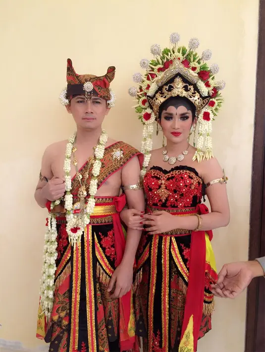 Tahun 2005, Hendra mengirim inbox untuk berkenalan dengan Fitri Carlina. Namun, ia tak segera menanggapi keinginan Hendra Sumendap. Namun, enam bulan kemudian ia membalas dan menerima permintaan Hendra untuk berteman. (dok. Pribadi)