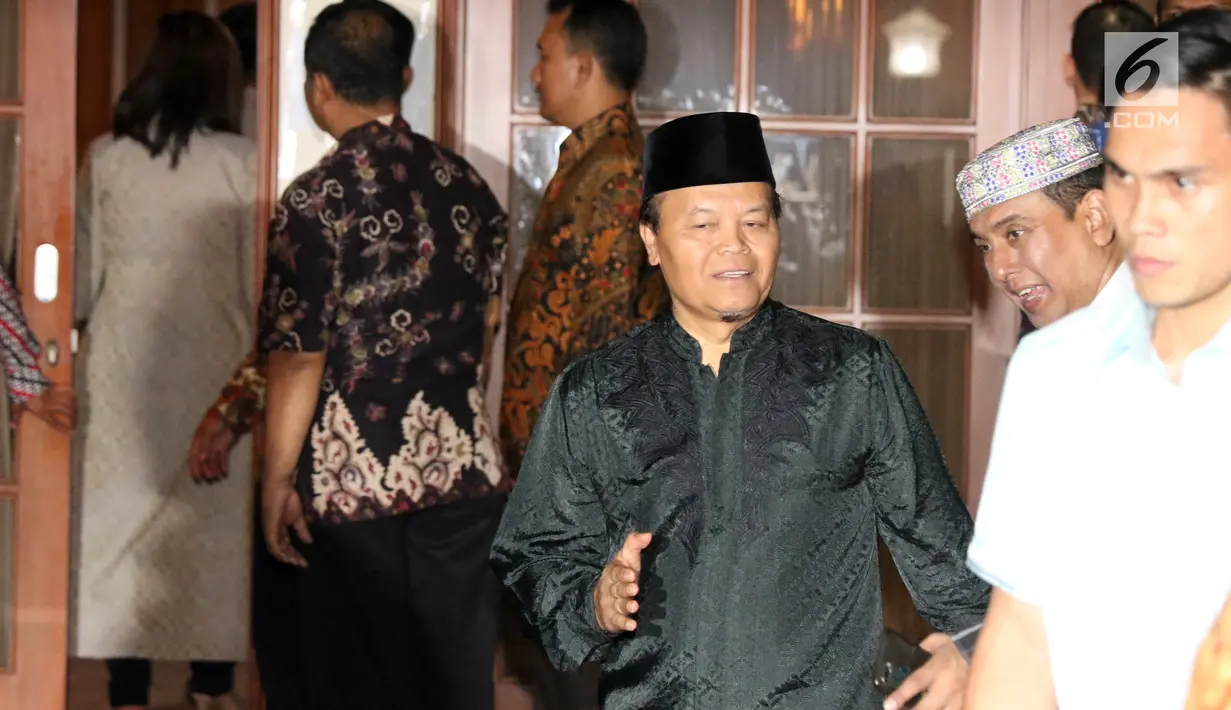 Wakil Ketua MPR Hidayat Nur Wahid tiba melayat ke rumah duka Presiden RI ke-3 BJ Habibie di Patra Kuningan, Jakarta, Rabu (11/9/2019). BJ Habibie wafat pada hari Rabu (11/9) di usia 83 tahun dan akan dimakamkan pada hari Kamis di TMP Kalibata setelah salat Dzuhur. (Liputan6.com/Angga Yuniar)