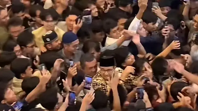 Viral Anies Baswedan Kena Desak-desakan Usai Isi Ramadan Public Lecture di Masjid UGM