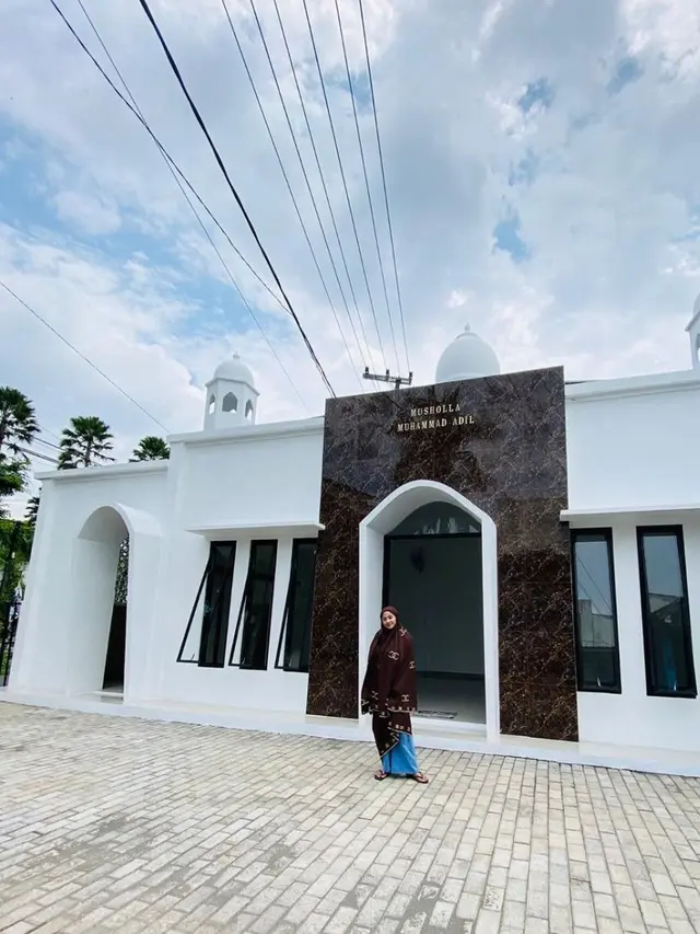 Potret Musala Dewi Perssik yang Dibangun Untuk Mendiang Ayah