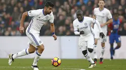 Penyerang Chelsea, Diego Costa (kiri) mencetak satu-satunya gol untuk kemenangan timnya atas Crystal Palace pada lanjutan Premier League di Selhurst Park, (17/12/2016). (AFP/Adrian Dennis)
