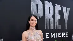 Amber Midthunder berpose di karpet merah saat menghadiri pemutaran film Prey di Regency Village Theatre di Los Angeles, California (2/8/2022). Amber Midthunder adalah seorang aktris Amerika dan anggota Suku Fort Peck Sioux. (Alberto E. Rodriguez/Getty Images for Disney/AFP)
