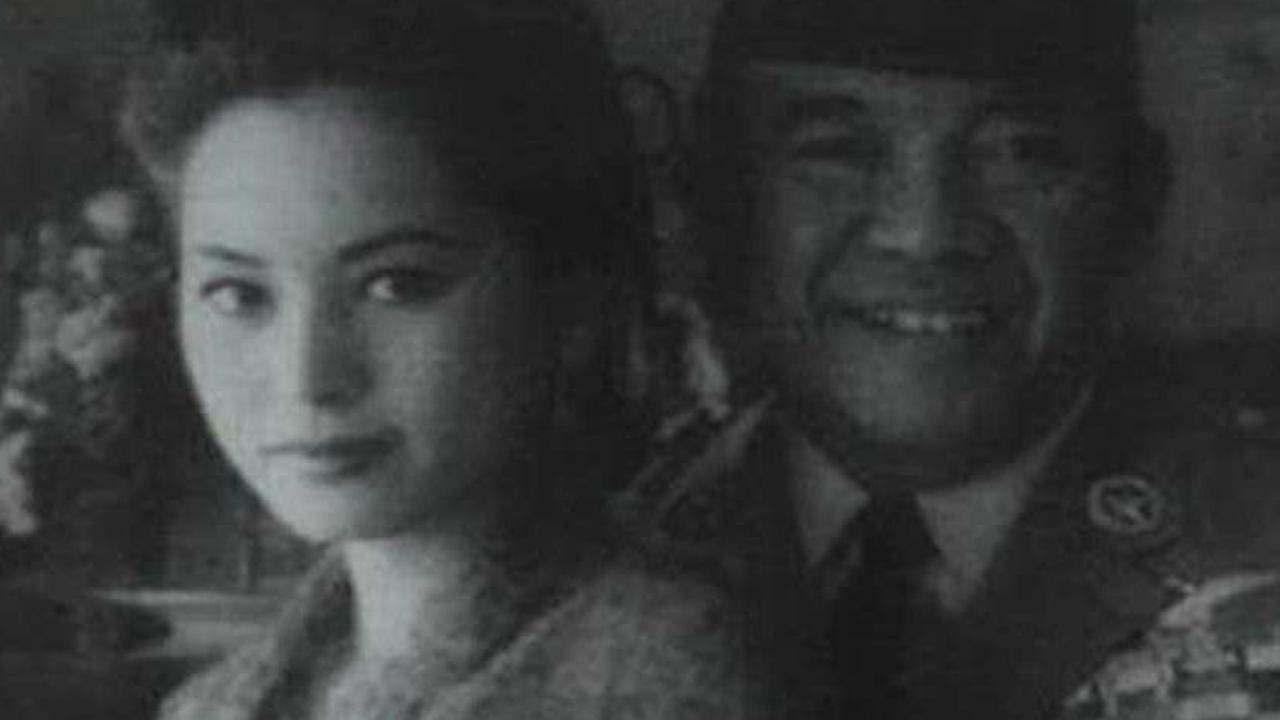 Sebuah surat cinta lawas dari Presiden Pertama Indonesia, Soekarno kembali beredar di media sosial. Surat cinta tersebut ditulis tangan langsung oleh Ir. Soekarno.<br>