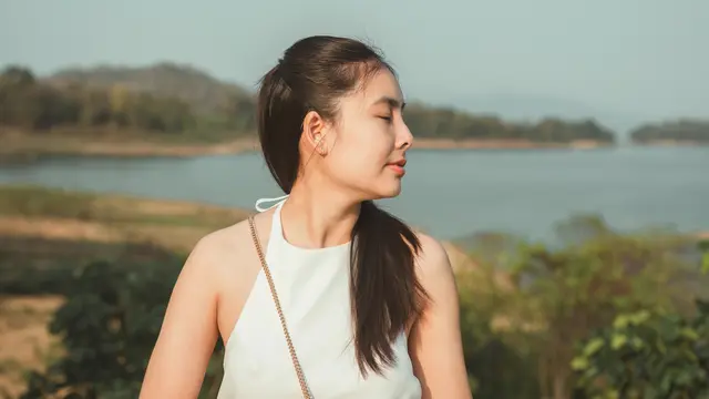 wanita oktober tentang cinta sepihak