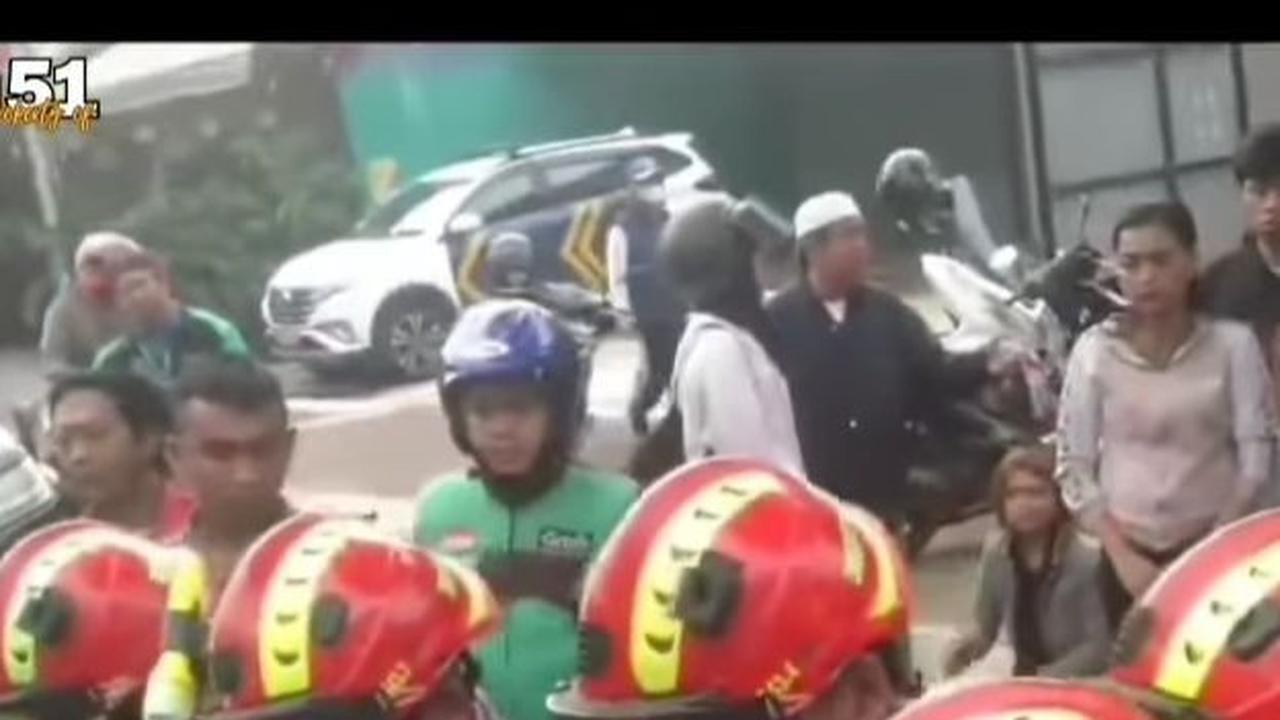 Gagal Hindari Angkot, Seorang Pemotor di Jaktim Alami Kecelakaan hingga Matanya Luka Parah
