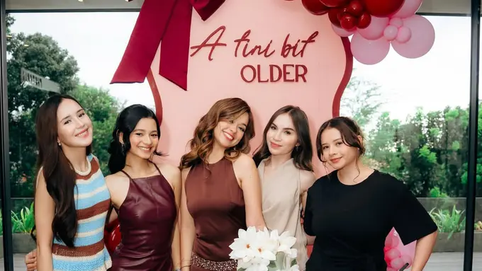 Gaya Reuni Geng Mermaid in Love di Ultah ke-24 Rebecca Klopper, Kompak Tampil Chic dalam Nuansa Coklat