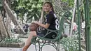 Michelle Kurniawan, saat ini masih duduk di bangku sekolah menengah atas tepatnya di CHIS International School di Denpasar.  (Bola.com/Nicklas Hanoatubun)