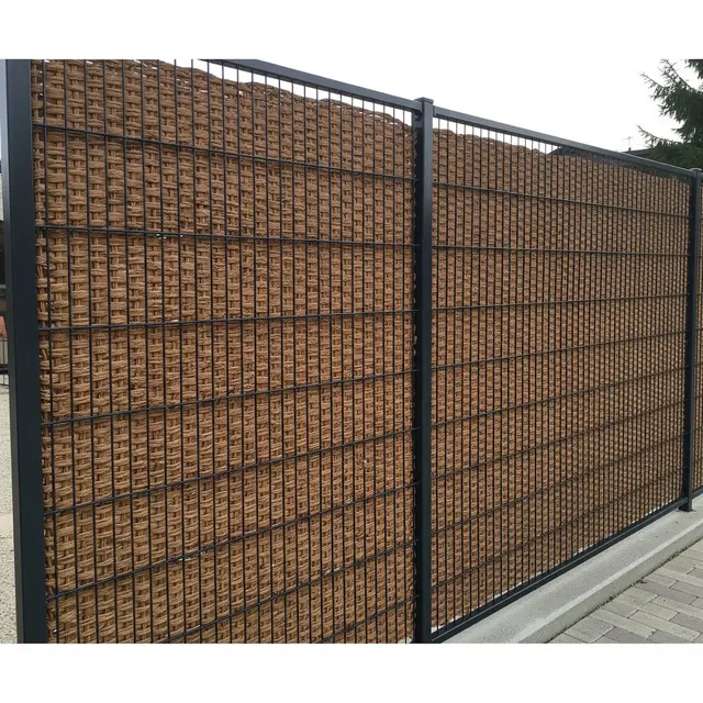 Model Pagar Besi Motif Anyaman Rotan Sintetis 2025 (Image by Gemini)