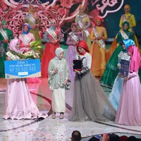 Syifa Fatimah asal Jepara dinobatkan sebagai Puteri Muslimah Indonesia 2017 (Adrian Putra/Bintang.com)