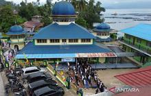 Festival Rakik-rakik Maninjau: Cahaya Tradisi di Tengah Pemulihan Pasca Bencana