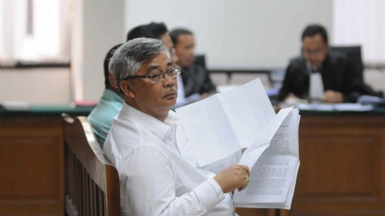 Akil Mochtar bersaksi di sidang Rusli Sibua
