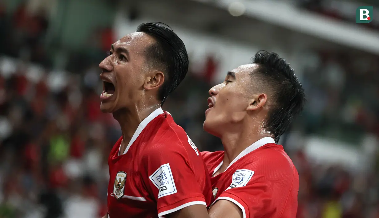 Pemain Timnas Indonesia, Beckham Putra (kiri) melakukan selebrasi bersama Rizky Ridho setelah mencetak gol ke gawang St Kitts and Nevis dalam laga semifinal FIFA Series 2026 di Stadion Utama Gelora Bung Karno (SUGBK), Senayan, Jakarta, Jumat (27/03/2026). (Bola.com/M Iqbal Ichsan)