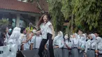 Curhatan Anggi Marito yang menjadi sorotan itu menuai pro kontra dari netizen. Terlepas dari itu, perempuan 21 tahun itu punya bakat menyanyi yang luar biasa. Sukses dengan single lagu 'Tak Segampang Itu', Anggi kerap manggung di acara-acara off air, seperti pentas seni sekolah. (Liputan6.com/IG/@anggimarito)
