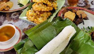 Menu Nasi Timbel di Ayam Bakar Pak Atok Bakom