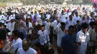 Warga Muhammadiyah di Lenteng Agung menggelar Salat Ied di Lapangan sepak bola Al-Bayyinah, Jakarta, Rabu (23/9/2015). Menurut Muhammadiyah, seringnya perbedaan ini terjadi karena tidak ada ketentuan baku di kalender hijriyah. (Liputan6.com/Yoppy Renato)