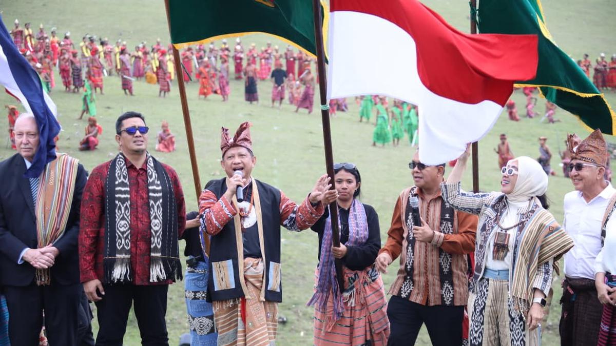 Mendagri Buka Festival Fulan Fehan 2026, Hadirkan Tarian Persahabatan Dua Negara