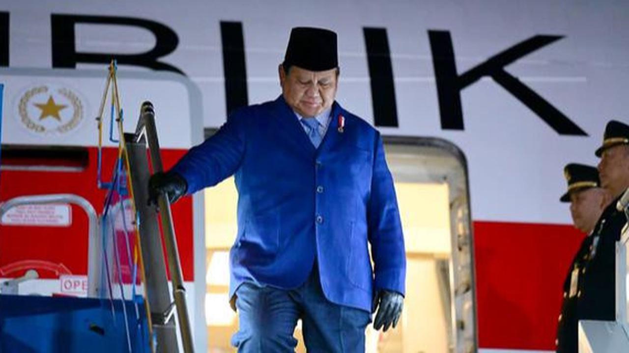 Momen Prabowo Subianto Tiba di Korea Selatan buat Menghadiri KTT APEC 2025, Disambut Pasukan Jajar Kehormatan