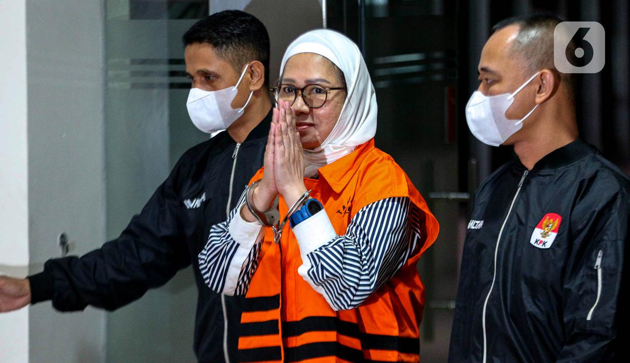 Mantan Direktur Utama (Dirut) Pertamina Galaila Karen Kardinah atau Karen Agustiawan usai rilis penetapan tersangka kasus dugaan korupsi di Gedung Merah Putih KPK, Jakarta, Selasa (19/9/2023). (Liputan6.com/Faizal Fanani)