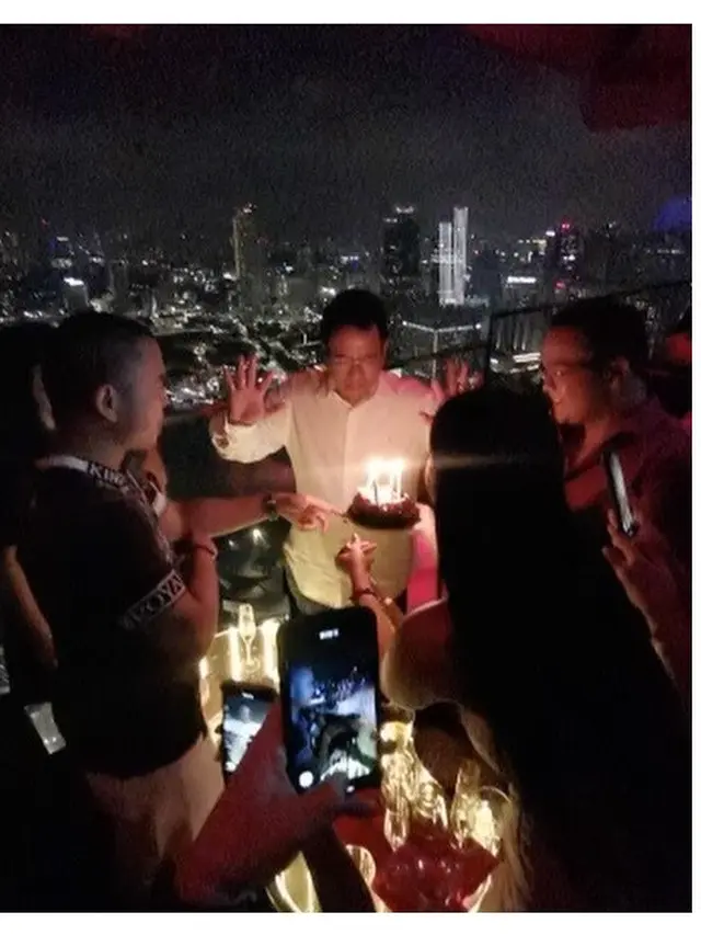 Momen Perayaan Ulang Tahun Hotman Paris di Singapura, Mewah dan Meriah