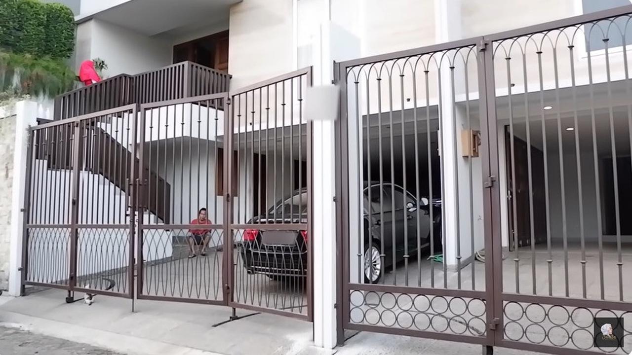 Rumah Lama Dijual dengan Harga 50 Miliar! Lihat 8 Potret Keren Rumah Sarita Abdul Mukti Eks Faisal Harris