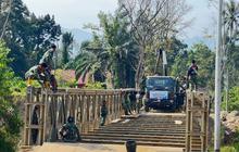 TNI AD Bangun Jembatan Darurat, Pulihkan Akses Vital Pasca-Banjir di Sumbar