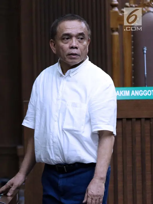 Gubernur Aceh nonaktif, Irwandi Yusuf jelang sidang lanjutan dugaan suap Dana Otonomi Khusus Aceh 2018 dan penerimaan gratifikasi proyek pembangunan Dermaga Sabang di Pengadilan Tipikor, Jakarta, Senin (4/3). (Liputan6.com/Helmi Fithriansyah)