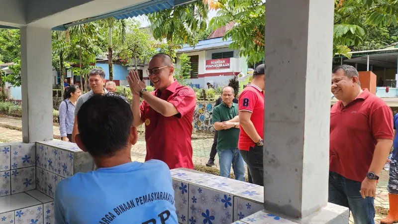 Lumbuun, Sabtu (28/1/2023), kembali mengunjungi Lapas Kelas IIA Manado yang sempat terendam banjir sehari sebelumnya.