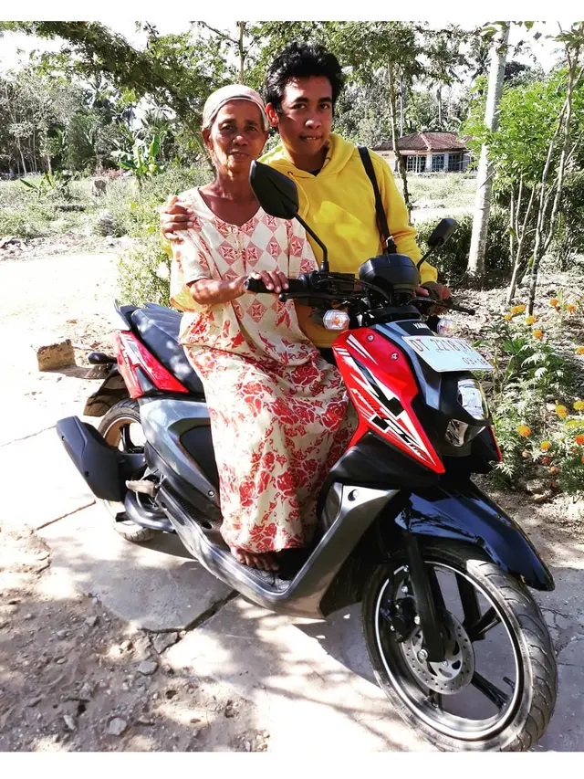 Belikan Emak Ratu Mobil Baru, Ini 6 Kebersamaan Mimi Peri dan Ibunya