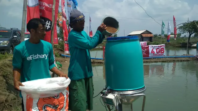 Warga Pelosok Cirebon Bisa Mengakses Internet