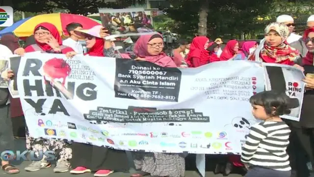 Aksi keprihatinan terhadap nasib pengungsi Rohingnya digelar sejumlah warga di Jakarta dan berbagi daerah. 
