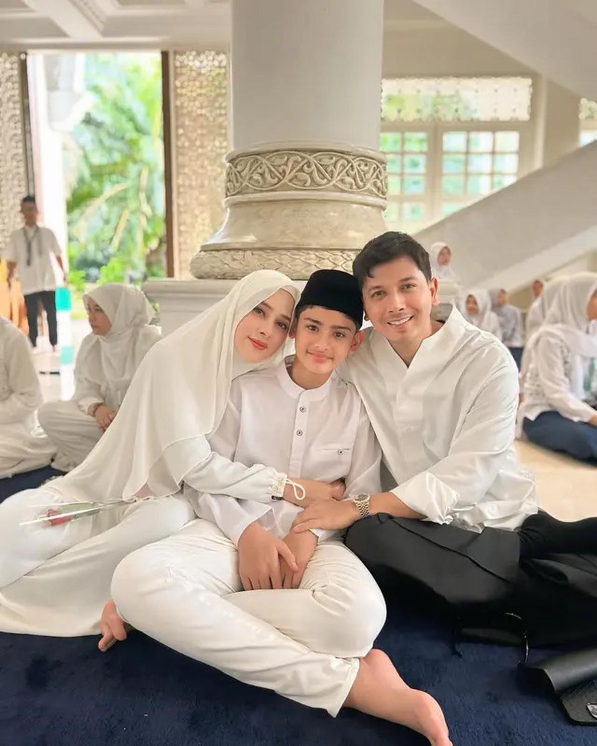 6 Potret King Faaz Wisuda Juz 28 Jelang Idul Adha, Fairuz dan Sonny Septian Bangga