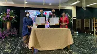 Ayu Rosan Akan Bawa Tenun Gringsing ke Amerika Serikat