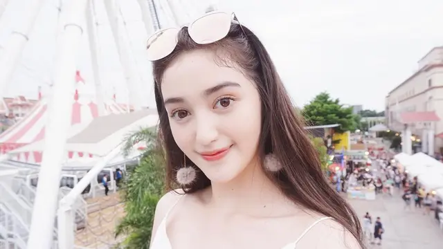 [Bintang] Sering Selfie, Ini Makeup Tipis Super Cantik Andalan Ranty Maria