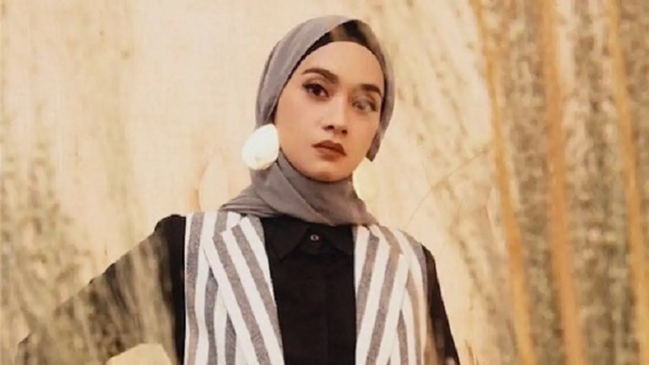 [Bintang] Ramadan 2018, Ikuti Gaya Layering Hijab Ayudia Bing Slamet yang Anti Ribet