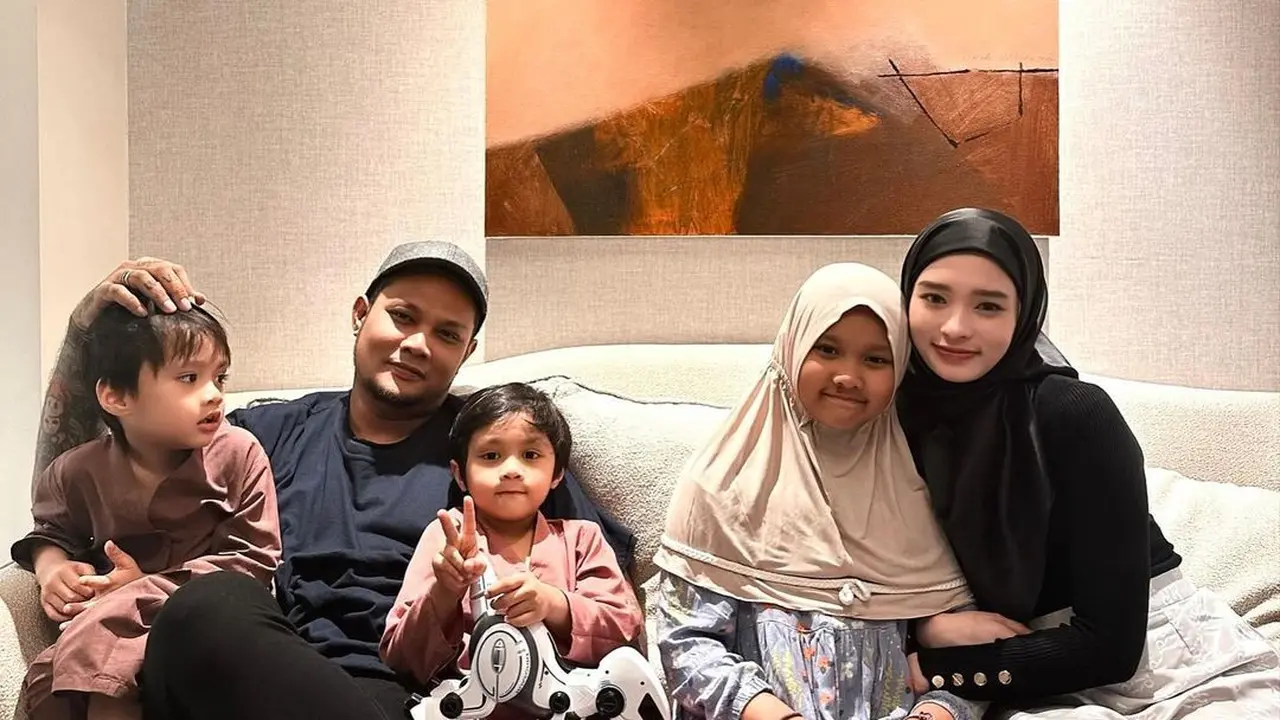 Kabar Virgoun ditangkap polisi terkait dugaan penyalahgunaan narkoba rupanya sudah didengar oleh sang mantan istri, Inara Rusli. Dia menolak berkomentar atas penangkapan sang mantan suami.