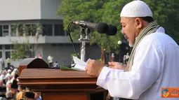 Citizen6, Jakarta: Bertindak selaku Imam, H. Muhammad Shodri, S.Q dan Khatib Dr. Anas Maulana Nuryadi (Dosen Pasca Sarjana Ekonomi Syariah Universitas Trisakti). (Pengirim: Badarudin Bakri).