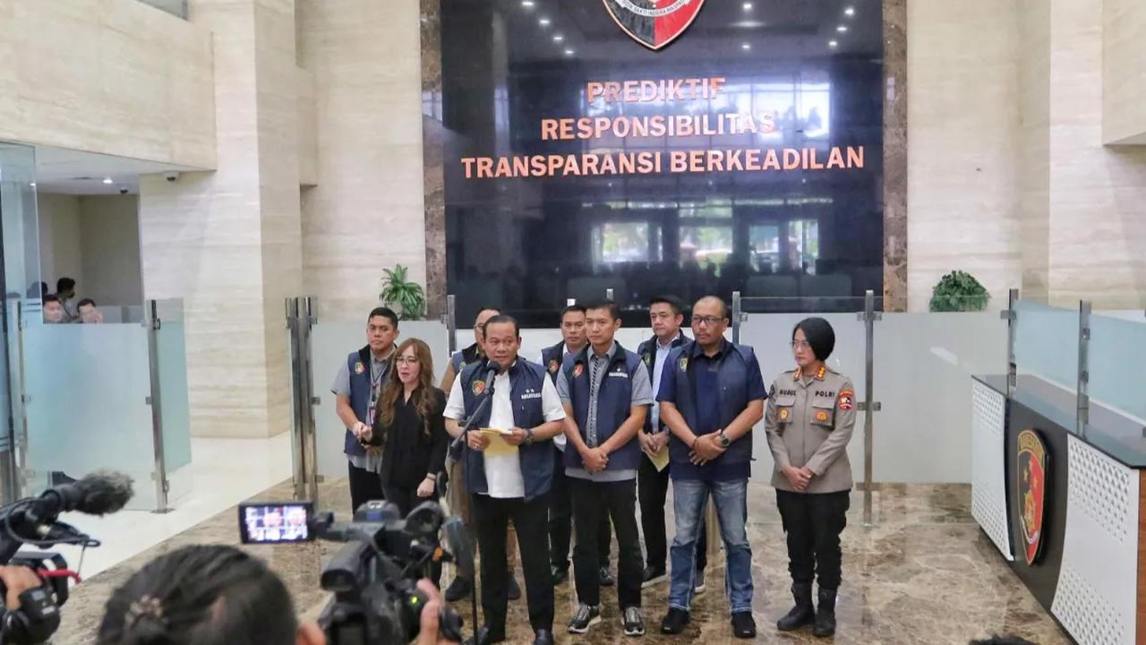 Satgas Anti Mafia Bola menetapkan dua orang tersangka baru dalam kasus match fixing sepak bola Indonesia. Penetapan  tersebut merupakan hasil perkembangan atas laporan polisi nomor LP/A/151/2023 yang sebelumnya sudah diselidiki sejak 2018 lalu.