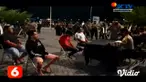 Aparat gabungan TNI-Polri dan Satuan Polisi Pamong Praja (Satpol PP) melakukan razia pendisiplinan penggunaan masker di wilayah Pantai Boom dan sekitarnya, Kegiatan ini dilakukan sebagai upaya membawa Banyuwangi dari zona merah kembali menuju ke zona...