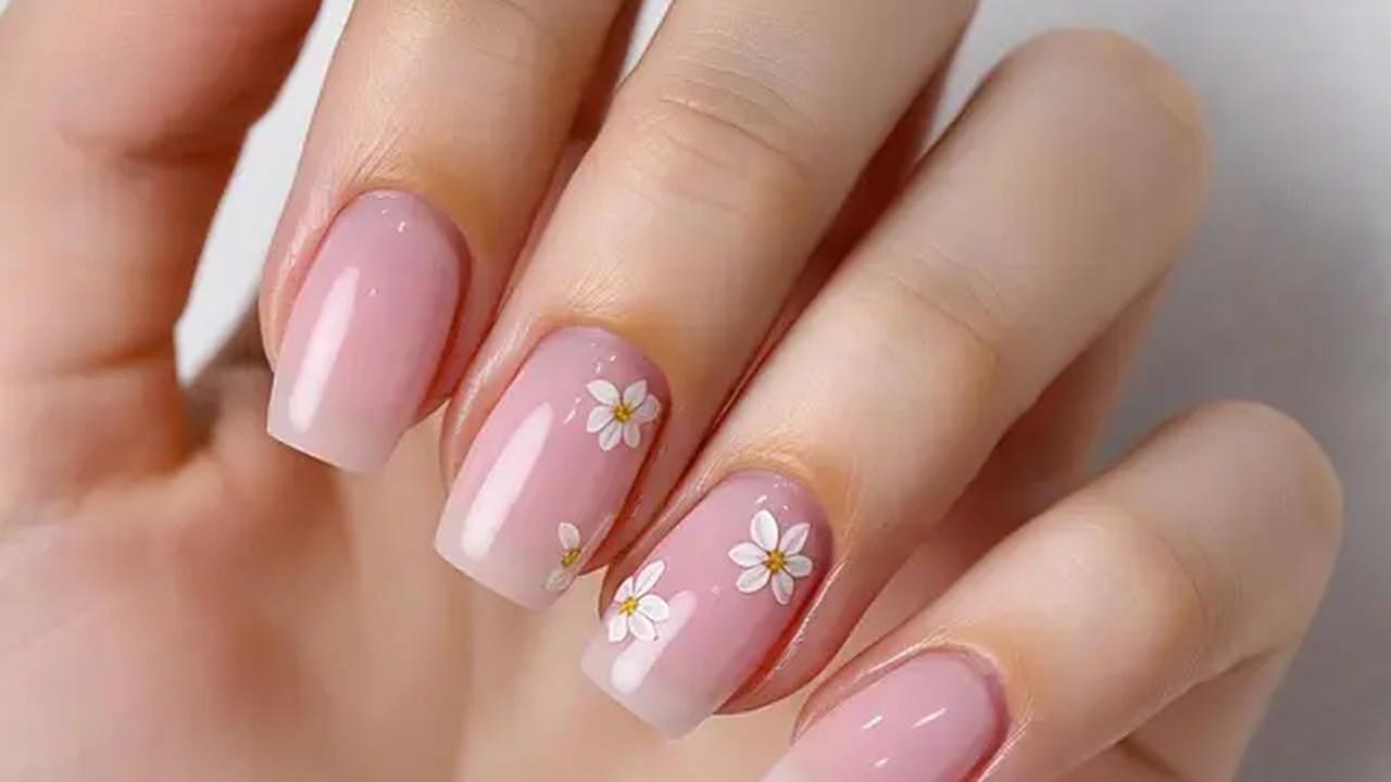 Model Nail Art  (Sumber: Meta AI)