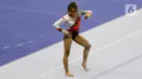 Pesenam Indonesia, Rifda Irfanaluthfi, melakukan gerakan saat nomor all-round individual putri cabang senam pada SEA Games 2019 di Kompleks Rizal Memorial, Manila, Senin (2/12/2019). Irfanaluthfi Rifda berhasil meraih medali perak. (Bola.com/M Iqbal Ichsan)