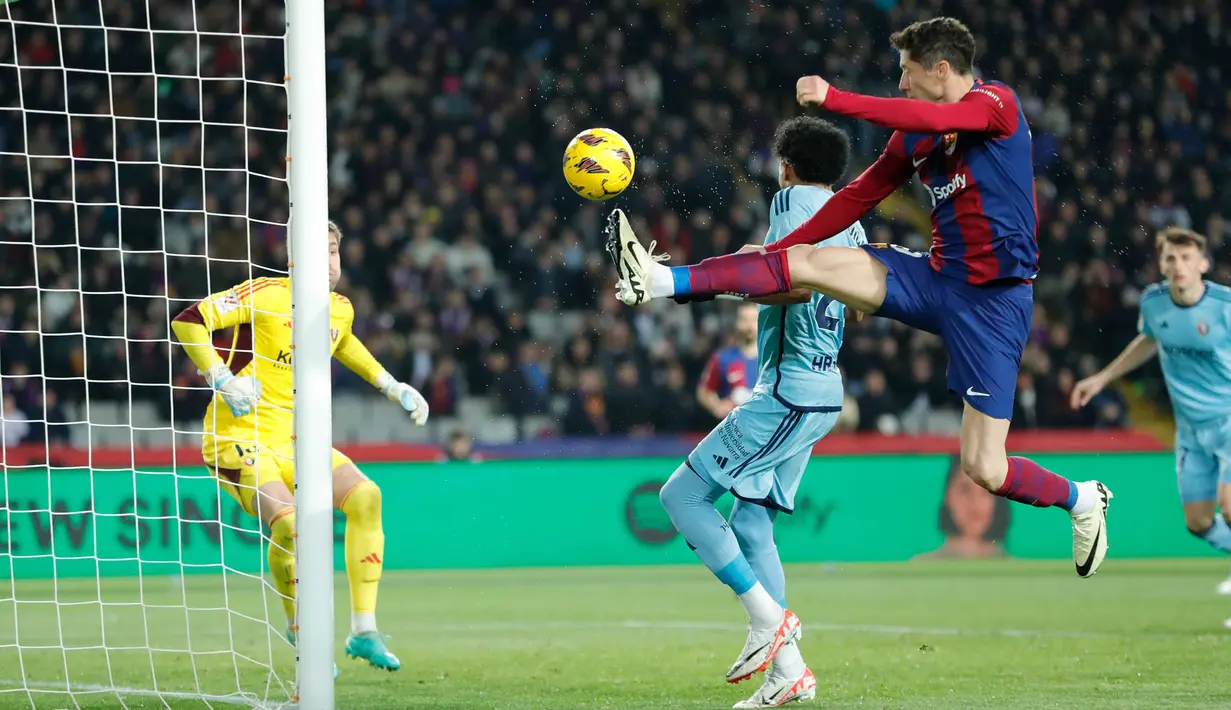 Sejak awal laga melawan Osasuna, Barcelona tampil agresif. (AP Photo/Joan Monfort)