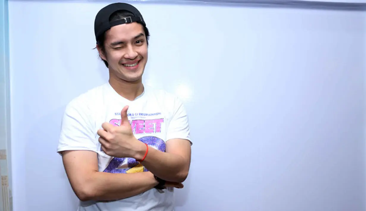 Bukan hal yang aneh jika para aktor dan aktris melakukan berbagai hal untuk mendukung kesuksesan kariernya. Seperti yang baru saja yang dilakukan Morgan Oey untuk film terbarunya. (Nurwahyunan/Bintang.com)