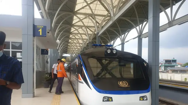 Sebuah kereta inspeksi milik pemerintah dalam salah satu uji coba trek reaktivasi Stasiun Garut Kota- Cibatu yang dilakukan beberapa waktu lalu.