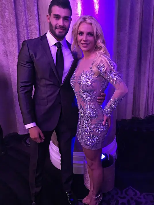 Britney Spears kini tengah berbunga-bunga karena cintanya pada Sam Asghari yang sudah ia kencani selama lebih dari satu tahun. (instagram/samasghari)