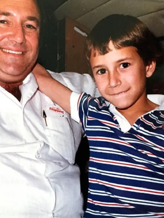 Setelah harus menelan korban jiwa di lokasi syutingnya, kini film yang disutradarai oleh Doug Liman itu diboikot oleh salah satu anak dari tokoh inspirator film, Barry Seal. (via Dailymail.co.uk)